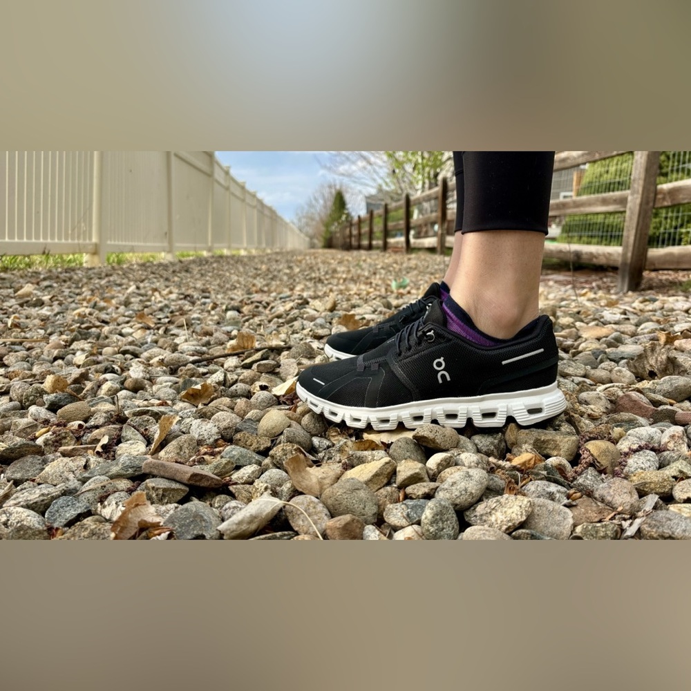 ON Cloud Running Shoes Womens Size 9.5 Black White Comfort - Picture 3 of 9
